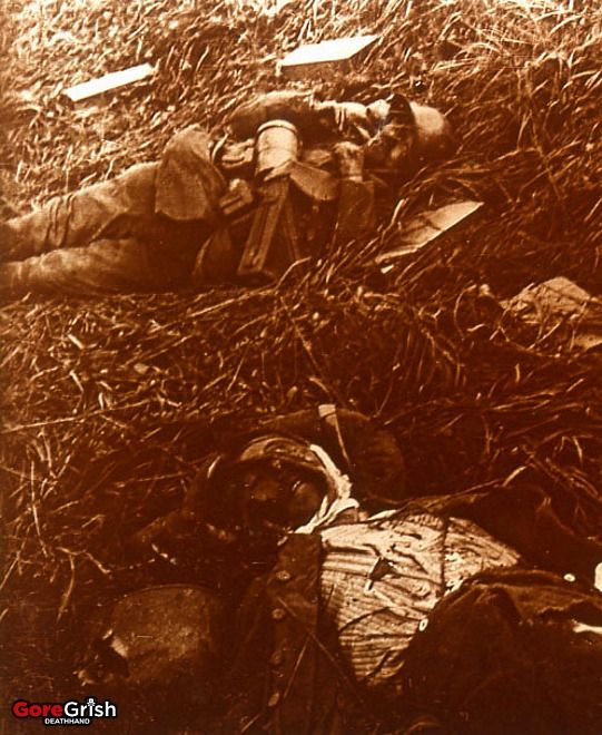 ww1-dead-german-soldiers-Aisne-1917.jpg
