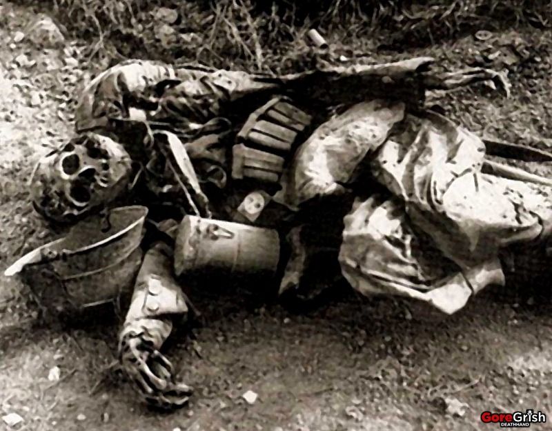 ww1-dead-german-storm-trooper.jpg