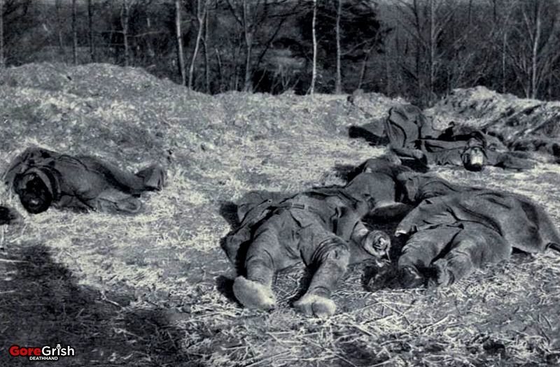 ww1-dead-russian-soldiers- Zakliczyn-Poland-1914.jpg