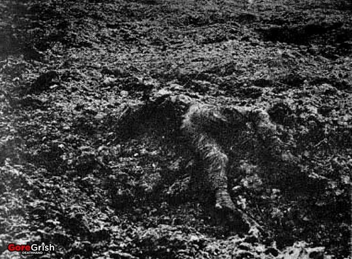 ww1-dead-soldier-half-buried-mud.jpg