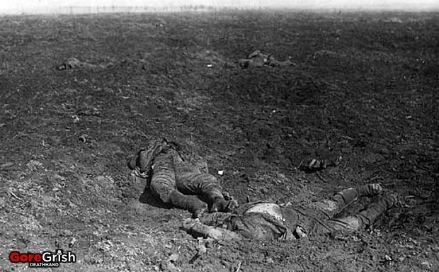 ww1-dead-soldiers-on-battlefield.jpg