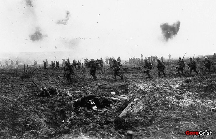 ww1-french-advance-corpses-on-battlefield-Vimy.jpg