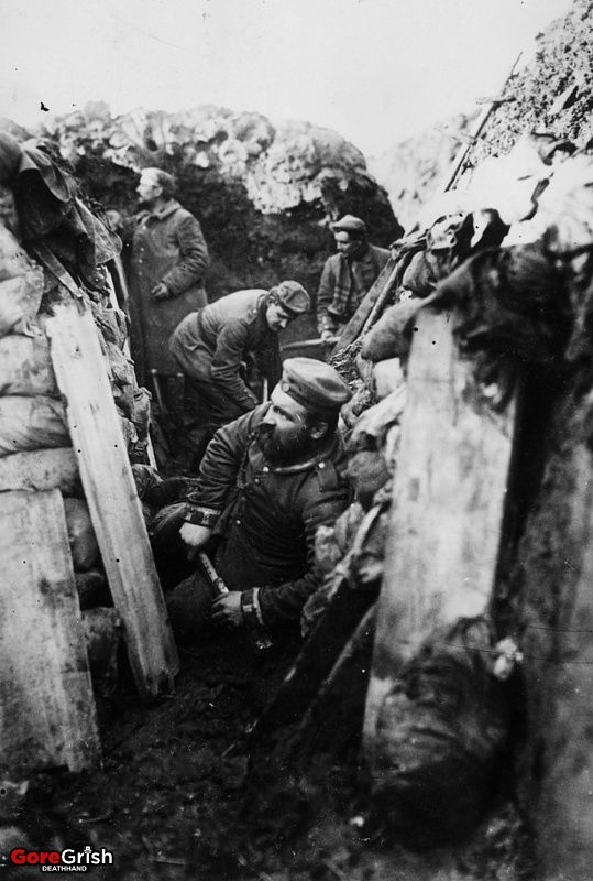 ww1-german-soldiers-in-trench.jpg