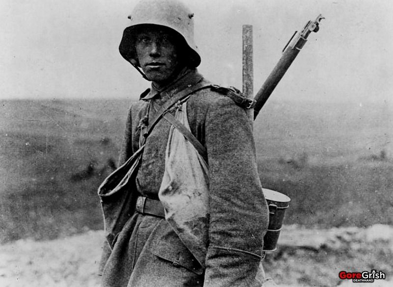 ww1-german-storm-trooper-Western-Front-1916.jpg