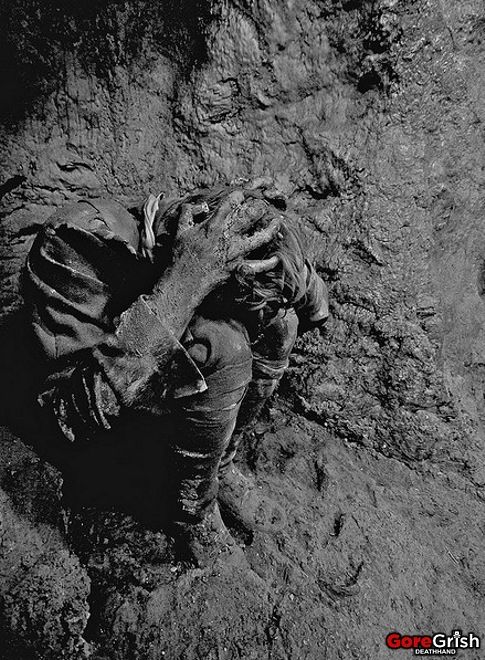 ww1-psychological-wounds-soldier-in-mud-trench.jpg