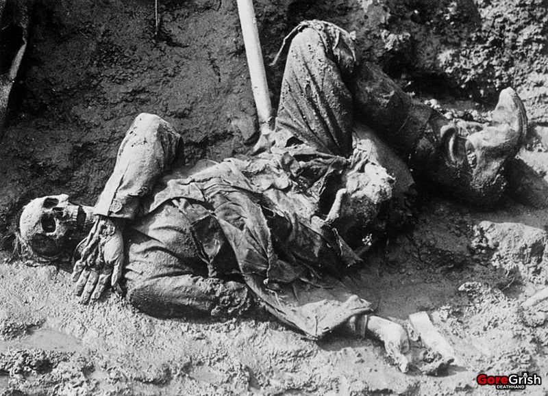 ww1-remains-of-german-soldier-Somme.jpg