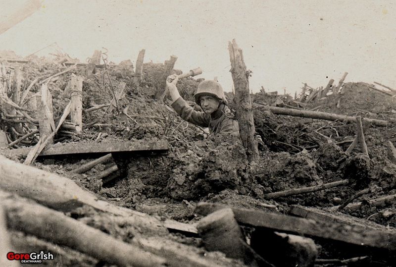 ww1-staged-german-prepares-to-throw-grenade-Messines-1917.jpg