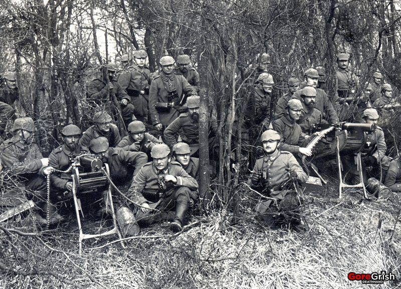 ww1-staged-photo-4-german-mg-teams-oct-1916.jpg