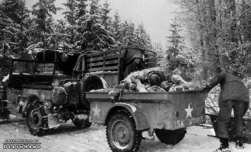 ww2-collecting-dead-us-soldiers-Luxembourg-jan1945.jpg
