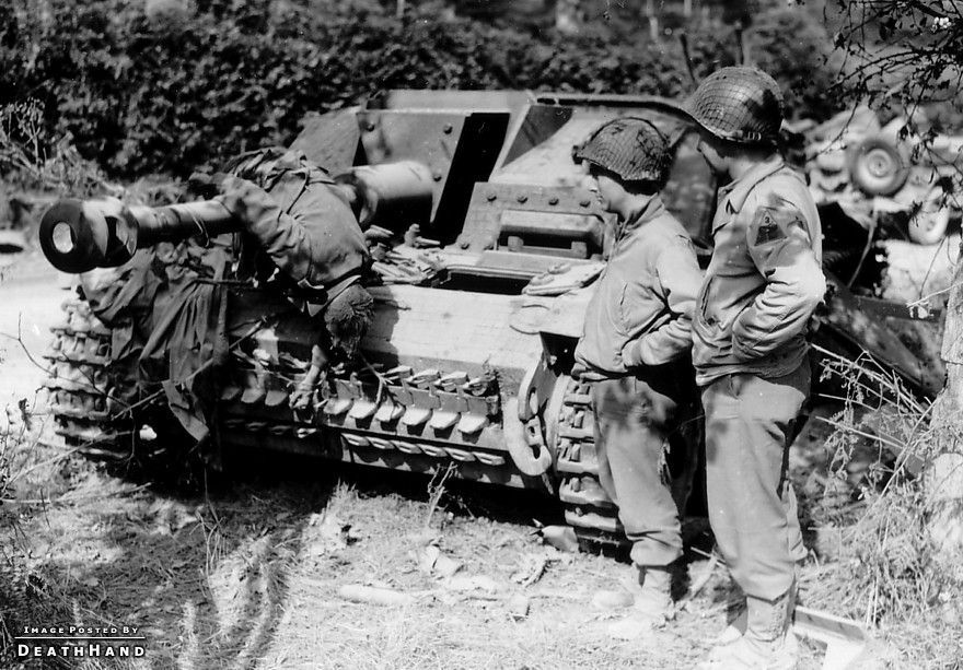 ww2-dead-german-tank-crewman-Roncey-France-aug1.jpg
