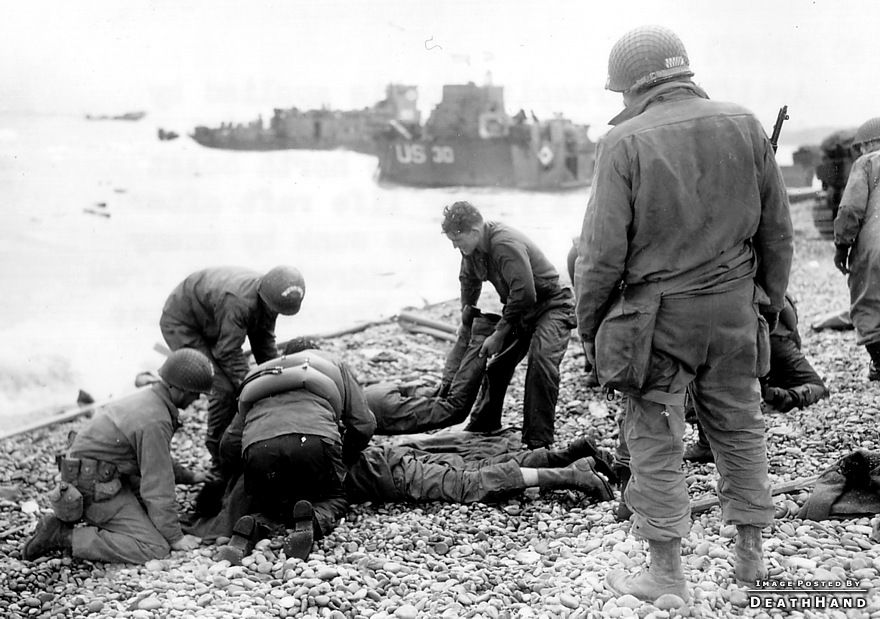 ww2-dead-injured-us-soldiers-Easy-Red-Omaha-Beach-jun6-1944.jpg