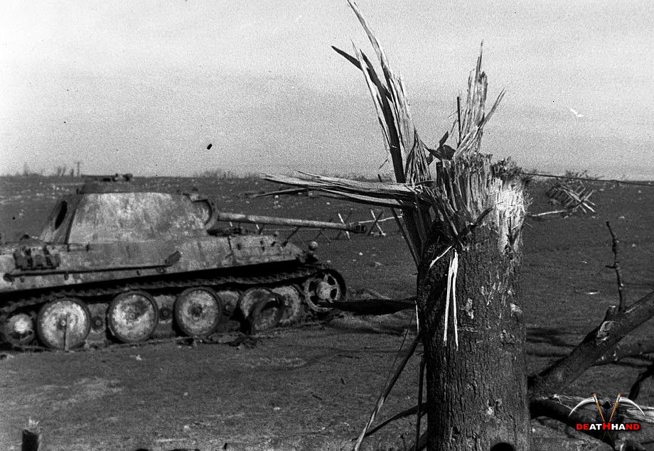 ww2-knocked-out-german-tank.jpg