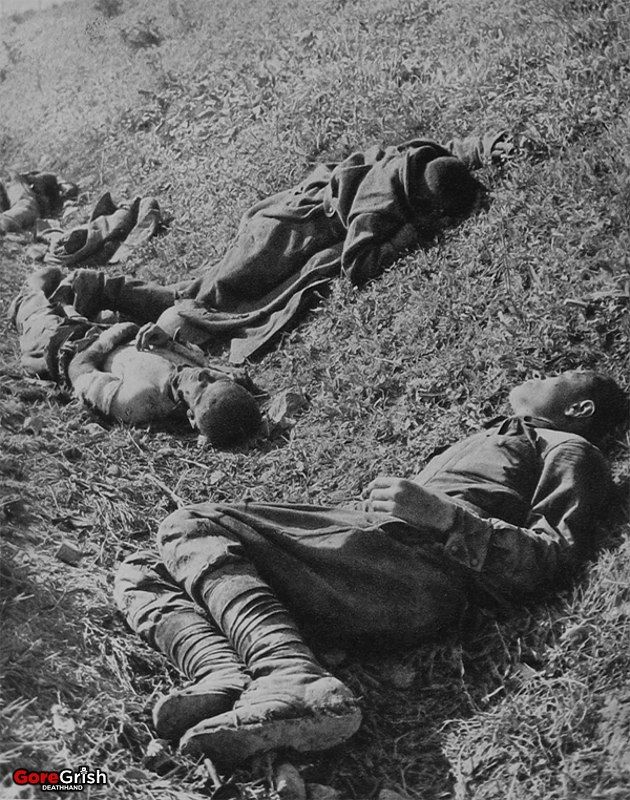 ww2-Op-Barbarossa1-dead-red-soldiers-Ukraine-jun-dec1941.jpg