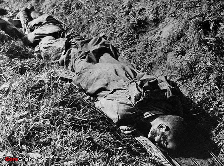 ww2-Op-Barbarossa3-dead-red-soldiers-Ukraine-jun-dec1941.jpg