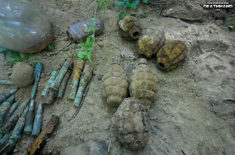 ww2-relics-six-soviet-soldiers-unearthed-10-Yamburg-area-RU-mid-2013.jpg