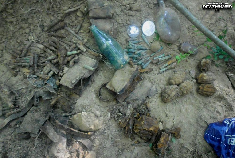 ww2-relics-six-soviet-soldiers-unearthed-8-Yamburg-area-RU-mid-2013.jpg