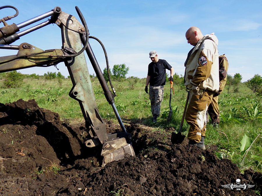 ww2-soviet-soldiers-unearthed-from-trench-case-blue-4-Sauk-Dere-RU-may-2015.jpg