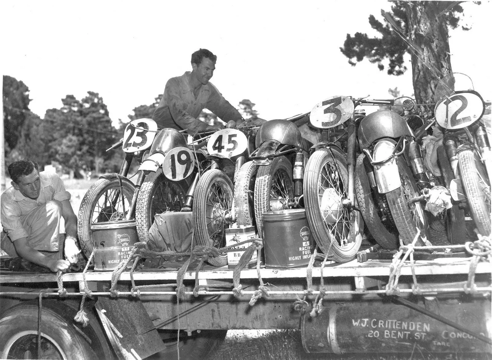 Xmas early 1950s, Bobby Brown & Alan Burt, unload at Ballarat, Vic-1A.webp