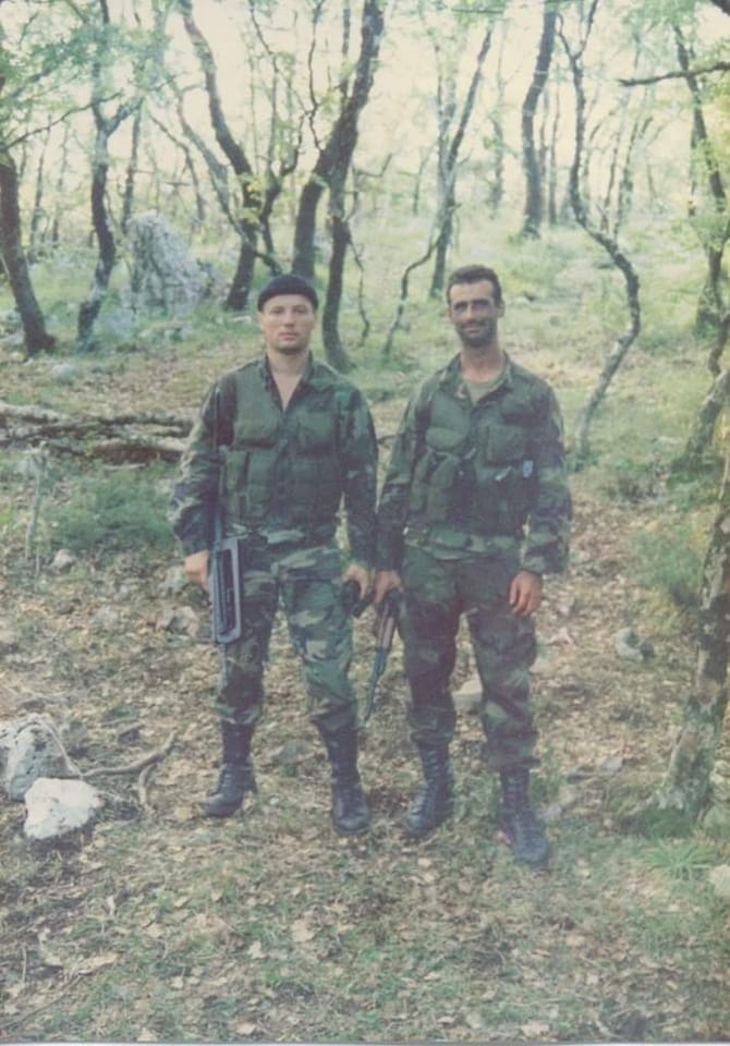 zapovjednik bojne zrinski i francuz Jean Yves ljeto 1991.jpg