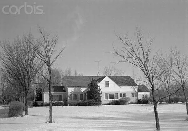 clutter_farmhouse_2.jpg