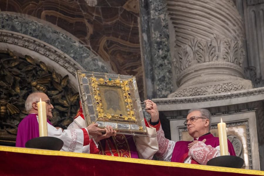 www.ewtnvatican.com
