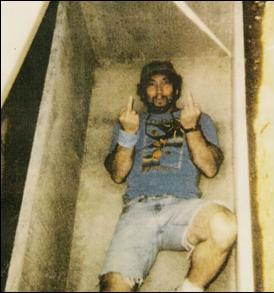 Gary-Evans-in-grave.jpg